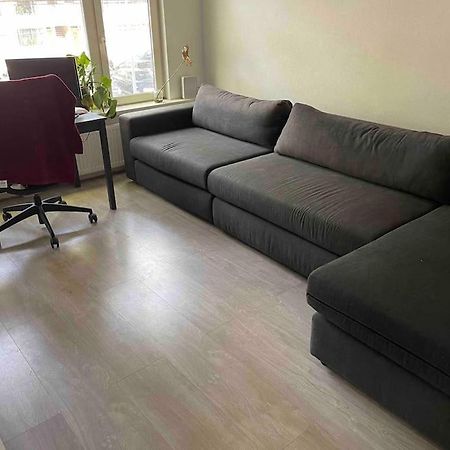 Private Double Bed Room Only With Balcony In Apartment Rotterdam Bagian luar foto