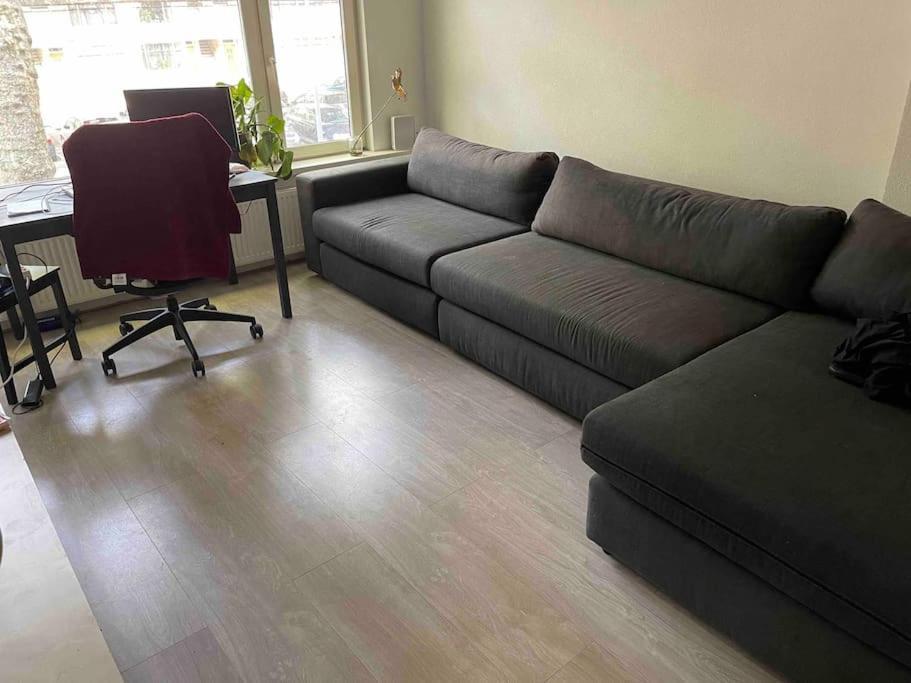 Private Double Bed Room Only With Balcony In Apartment Rotterdam Bagian luar foto
